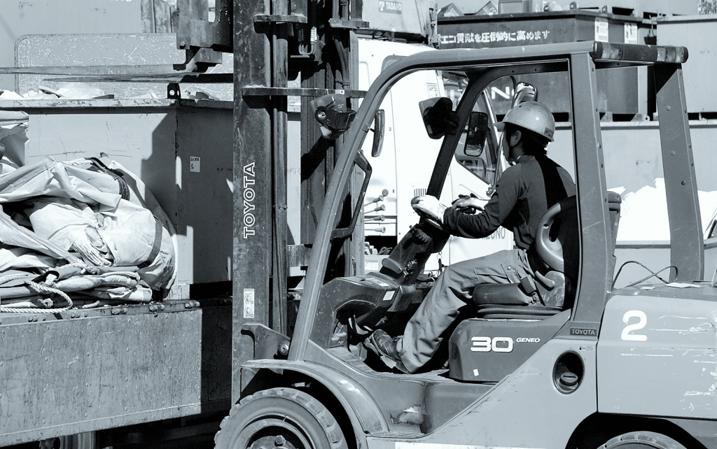 【労災リスク】実は多い！廃棄物処理業界の労働災害の実態